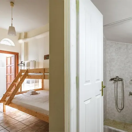 En Tino Basement 5 Tínos