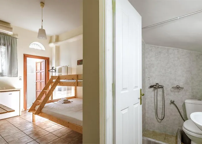 En Tino Basement 5 Tínos